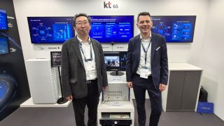 Jongsik Lee, EVP Head of Network R&D Lab at KT (left) and Andreas Pauly, President and CTO at Rohde & Schwarz (right) at the KT booth at MWC 2025. (Image: Rohde & Schwarz)