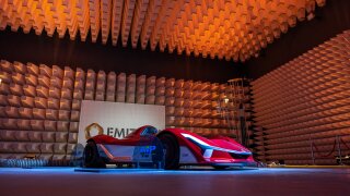 Emitech社の新しい車両試験センターには、ローデ・シュワルツのEMCテストシステムが完備されています。