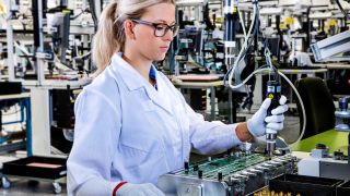 Baugruppenfertigung und Lackierung