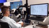 Ein Industriemechaniker bei der Arbeit