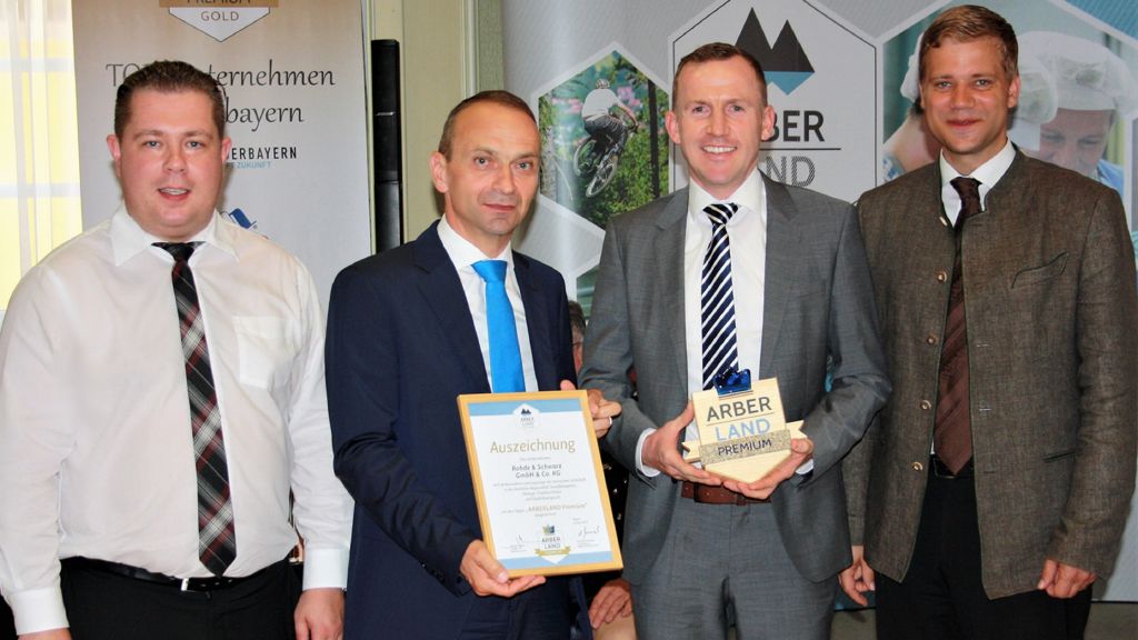 Landrat Michael Adam (v.l.), Werkleiter Johann Kraus, Holger Schötz und Bezirkstagpräsident Olaf Heinrich.