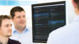 Die Entwicklung von verteilten und eingebetteten Systemen.