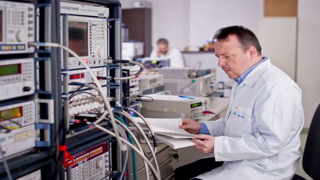 Rohde & Schwarz Hungária Service Ltd. Rohde & Schwarz Hungária Service Ltd.