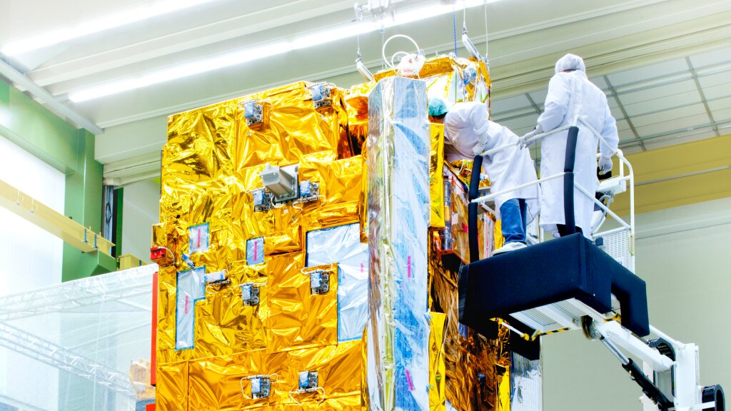 Испытания спутниковых компонентов