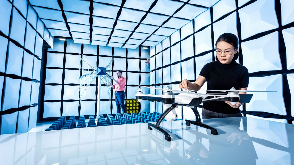 Poster : Design with EMI in mind. Testez précocement. Testez souvent Poster : Design with EMI in mind. Testez précocement. Testez souvent