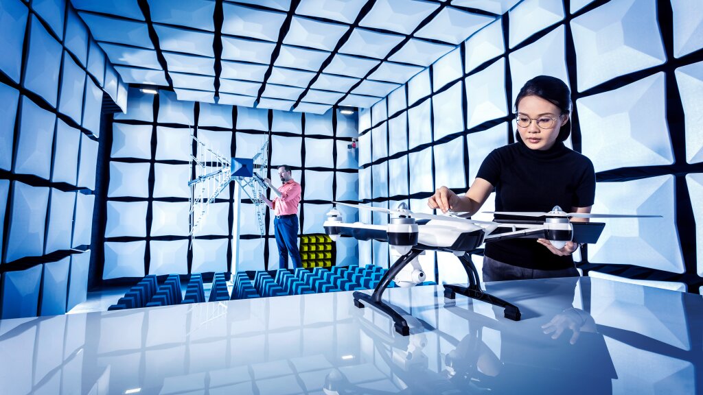 Plakat: Behalten Sie elektromagnetische Störungen beim Design im Blick Frühzeitig testen. Oft testen.