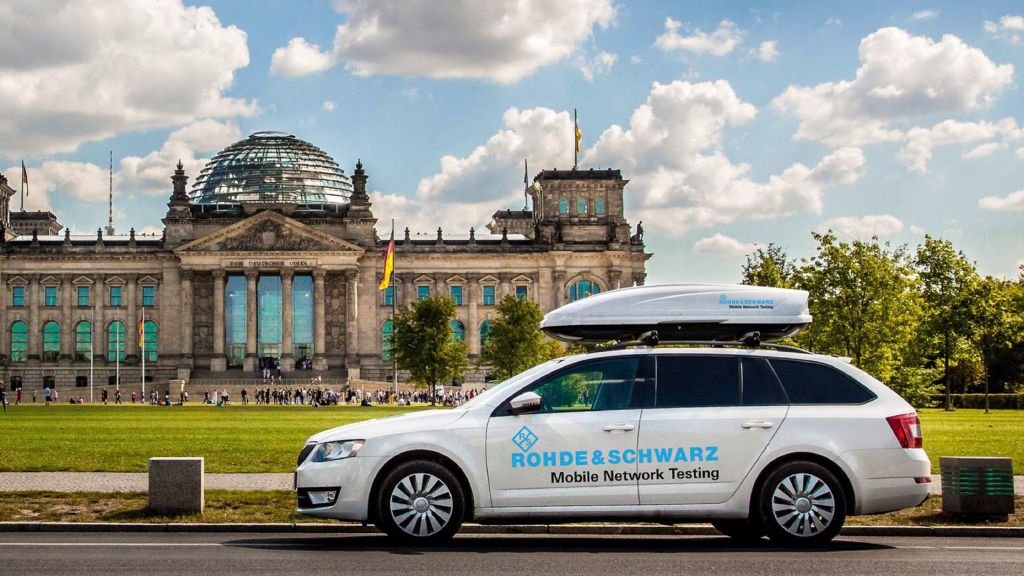 Mobile Network Testing drive test vehicle with measurement equipment in the R&S vehicle roof box