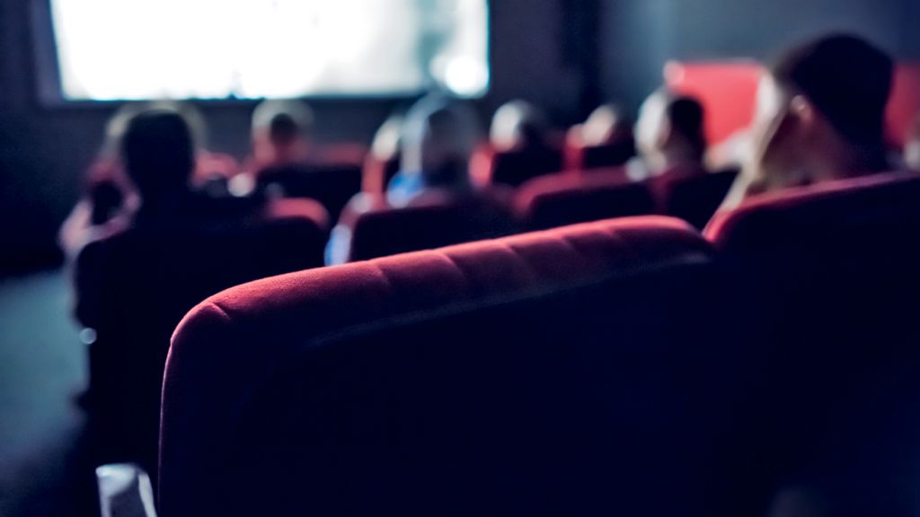 Sala de cinema, um local de álibi que não é totalmente monitorável