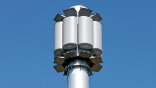 R&S®AD066FW broadband VHF/UHF communications antenna system