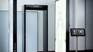 The combined solution of Garrett’s walk-through metal detector and Rohde & Schwarz’ QPS201 security scanner for high security screening applications. 