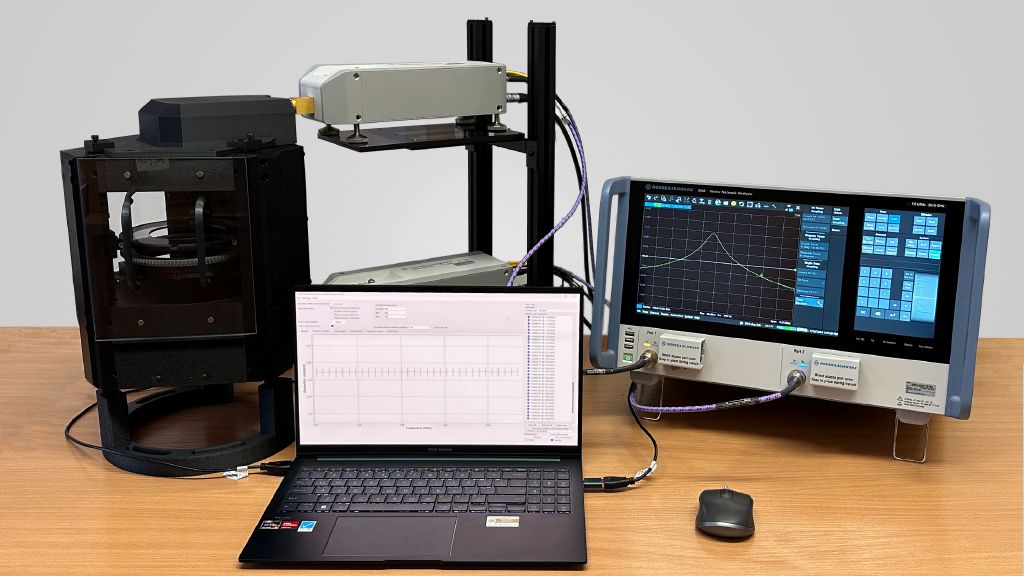 Software controlled Fabry-Pérot open resonator setup with ZNA26 and two R&S®ZC170