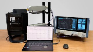 D band Dk/Df measurement with a Fabry-Perot open resonator